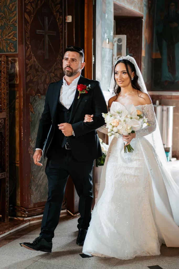 Bianca & Ștefan — Intrarea miresei în biserică.