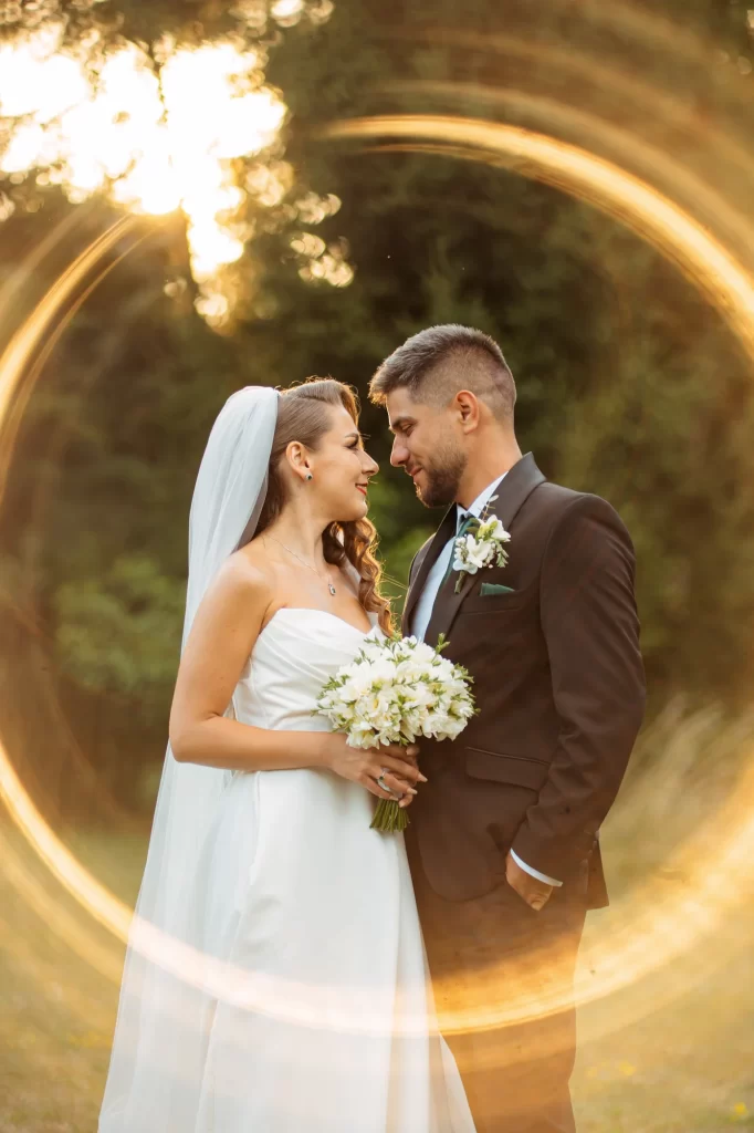 Cătălina & Răzvan — Un singur cadru cu cerc luminos.