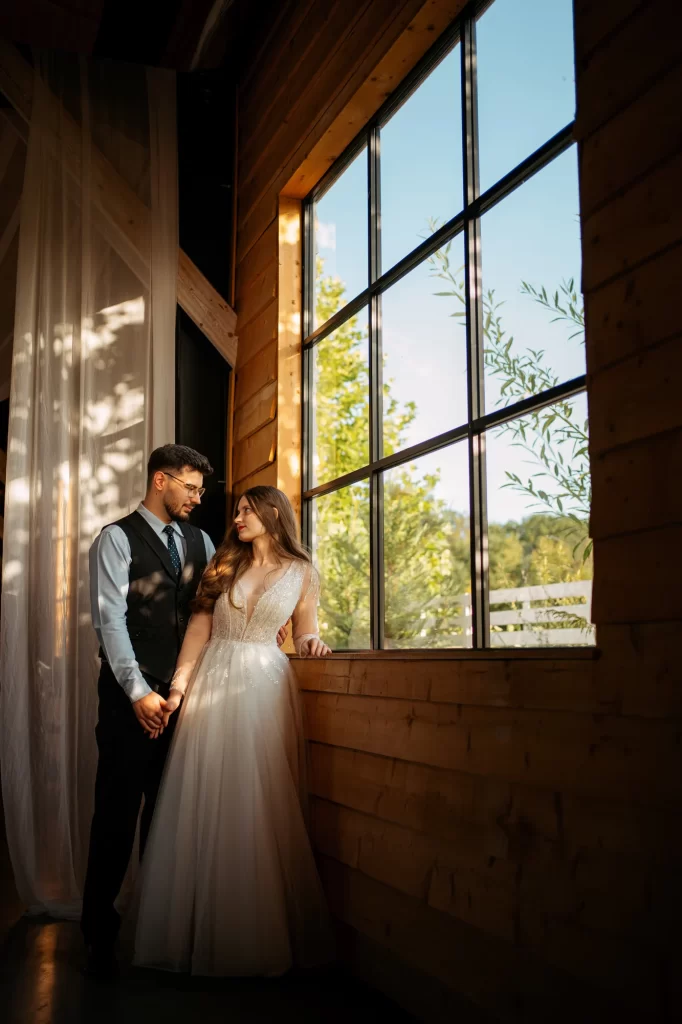 Mihaela & Mihai — Cuplul la fereastra mare.