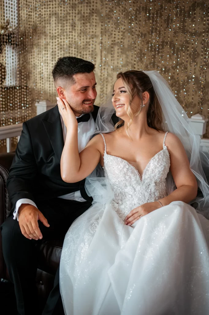 Nicoleta & Mihai — Cuplu râzând împreună.