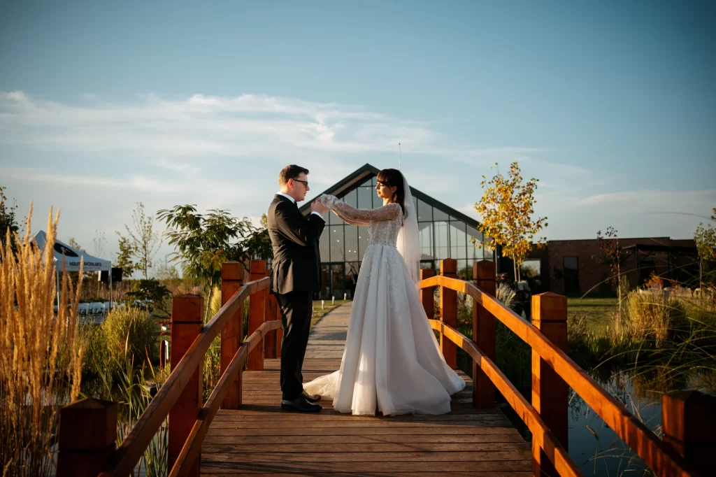 Raluca & Marius — Cuplul pe ponton.