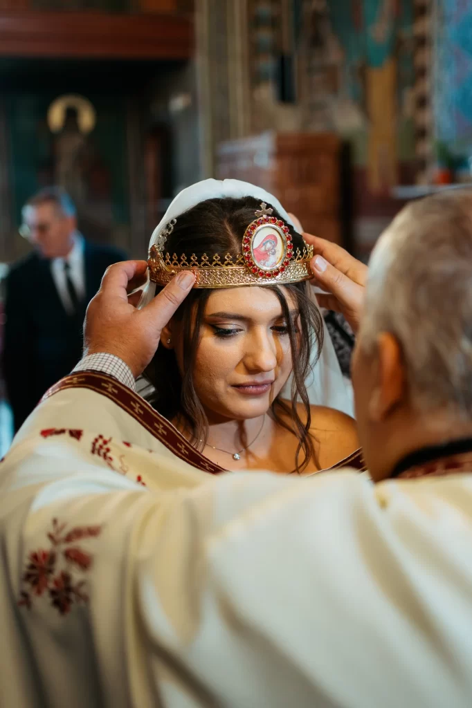 Raluca & Sebi — Detaliu al ritualului cununiei.