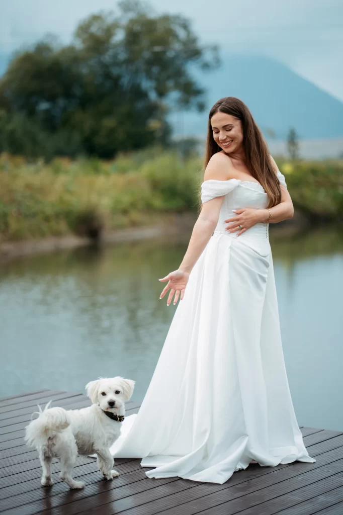 Sibel & Marian — Mireasă alături de câine.